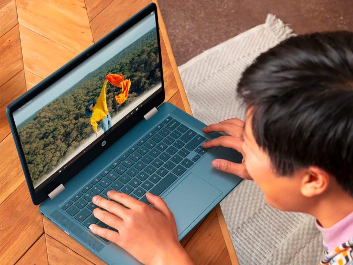 A college-aged student interacts with his HP Chromebook x360.