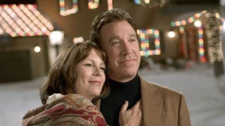 Jamie Lee Curtis leans on Tim Allen in a scene from Christmas with the Kranks.