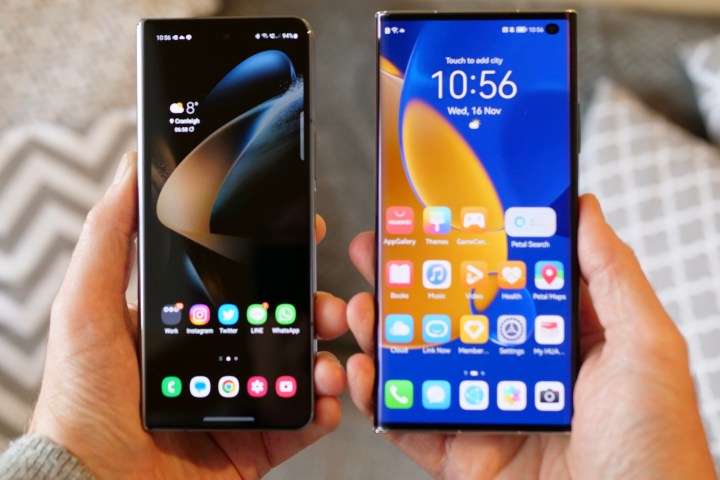 Closed screen on Galaxy Z Fold 4 and Huawei Mate Xs 2.