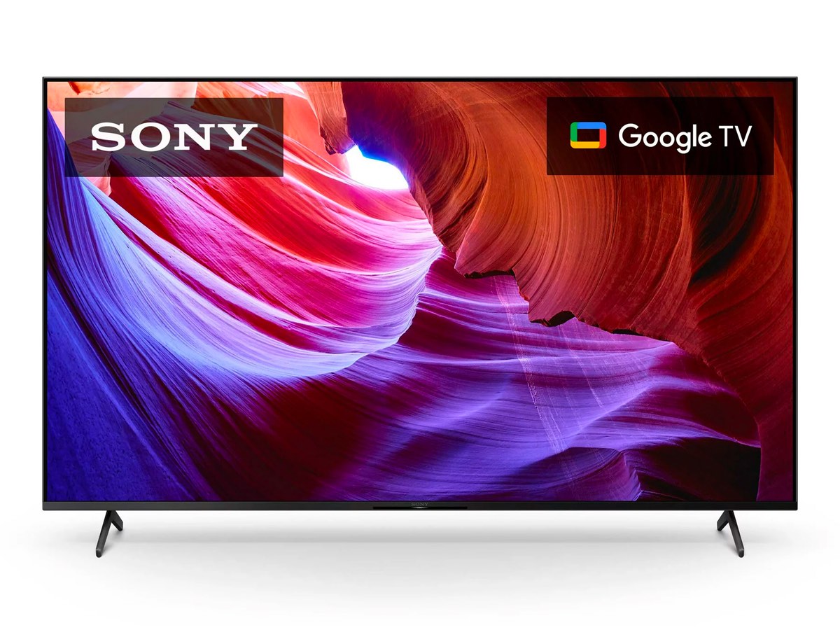 A Smart TV Sony X85K 4K de 75 polegadas contra um fundo branco.