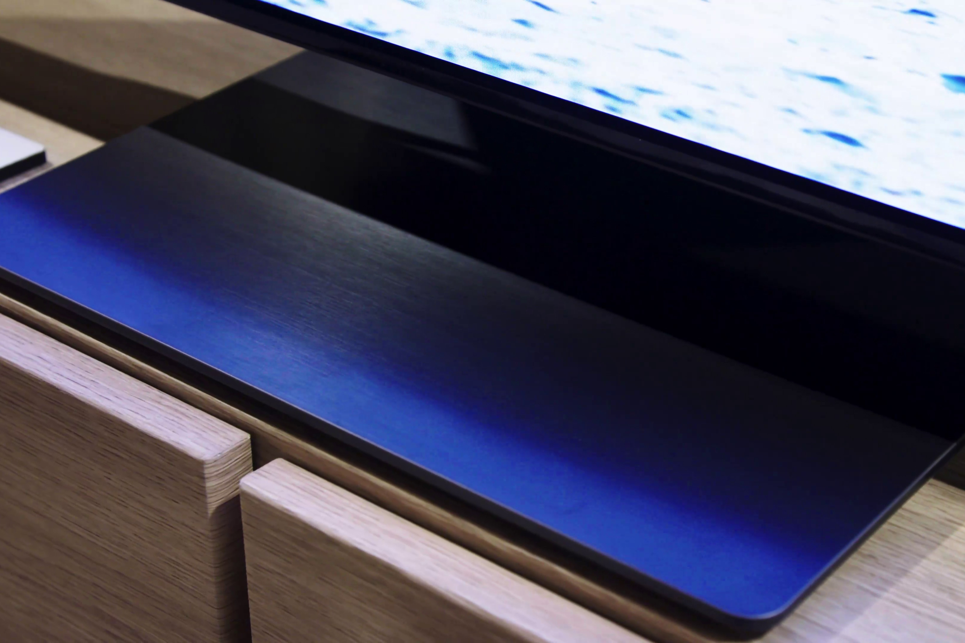 Samsung S95B pedestal stand takes up a small footprint