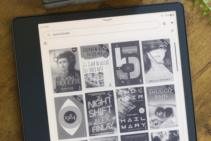 Livros em um Amazon Kindle Scribe.