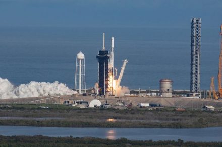 SpaceX Dragon spacecraft delivers new solar arrays and more to ISS