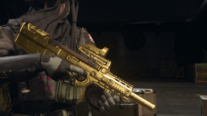 MW2 में एक सोने के कैमो के साथ बंदूक।