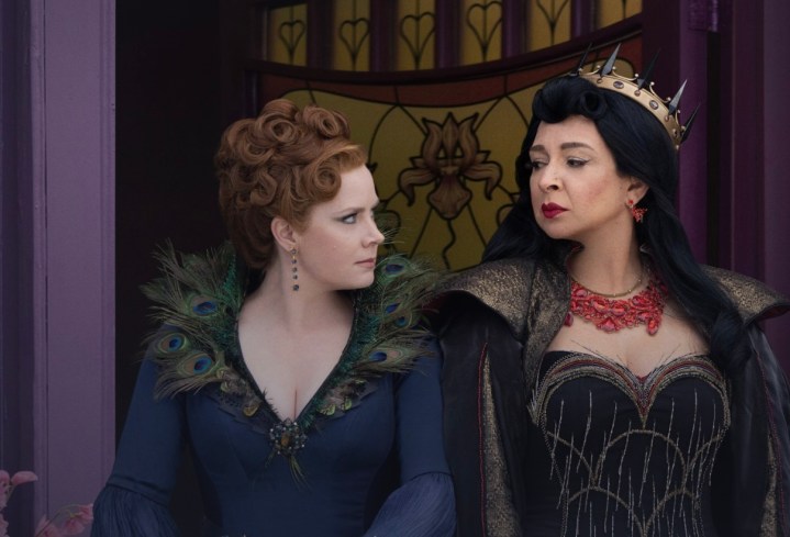 Amy Adams and Maya Rudolph in Disenchanted.