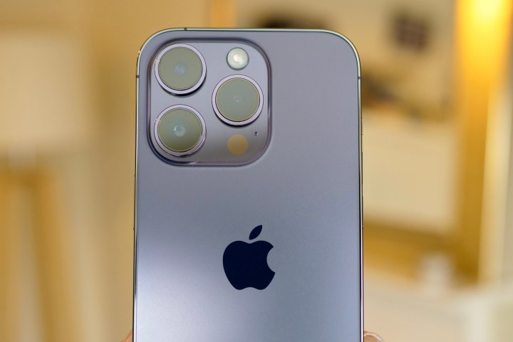 iPhone 14 Pro'nun kamera modülü.