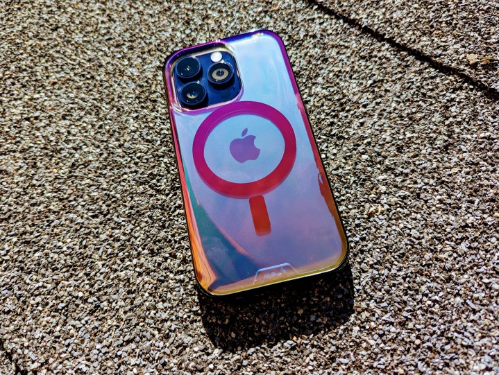 Custodia Mous Clarity 2.0 Iridescente su iPhone 14 Pro Deep Purple