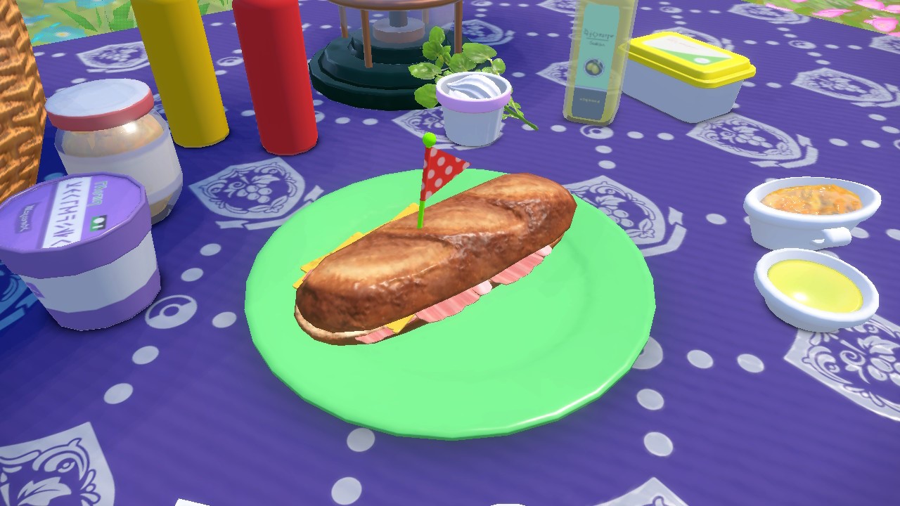 Un sándwich de picnic en escarlata y violeta.