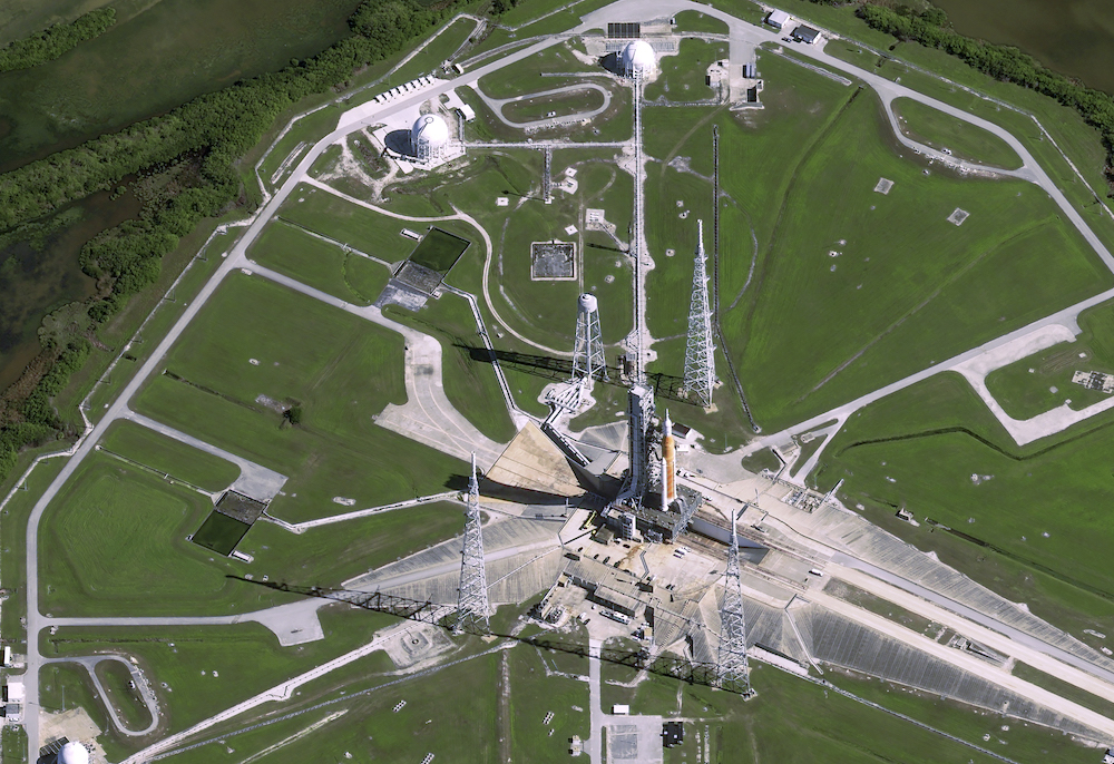 Launch Tiny Rockets NASA mega moon rocket tiny in launchpad shot | Digital Trends