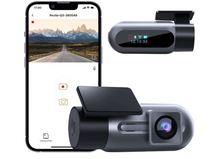 Una Dash Cam de ARIFAYZ desde dos ángulos con un teléfono que muestra la aplicación.