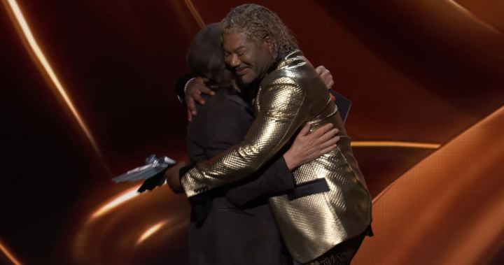 God of War Ragnarok's Christopher Judge hugs Al Pacino at The Game Awards.