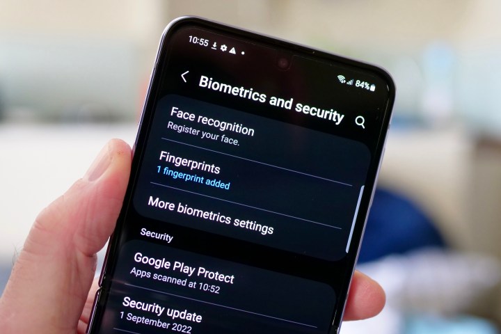 Modifica delle impostazioni biometriche su un telefono Samsung Galaxy.