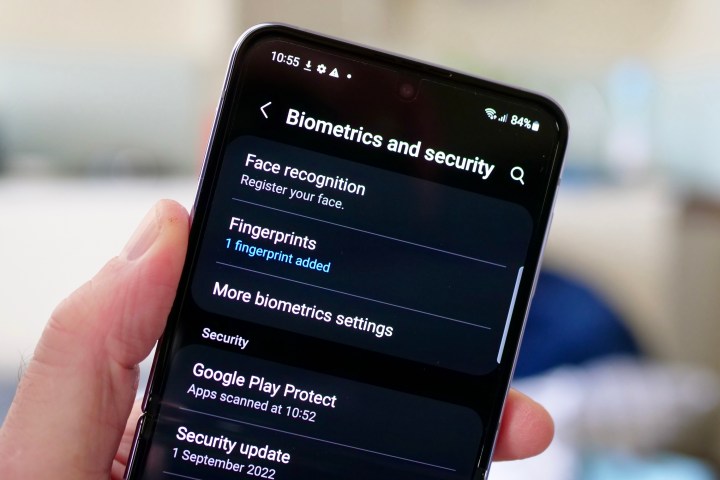 Cambiar la configuración biométrica en un teléfono Samsung Galaxy.