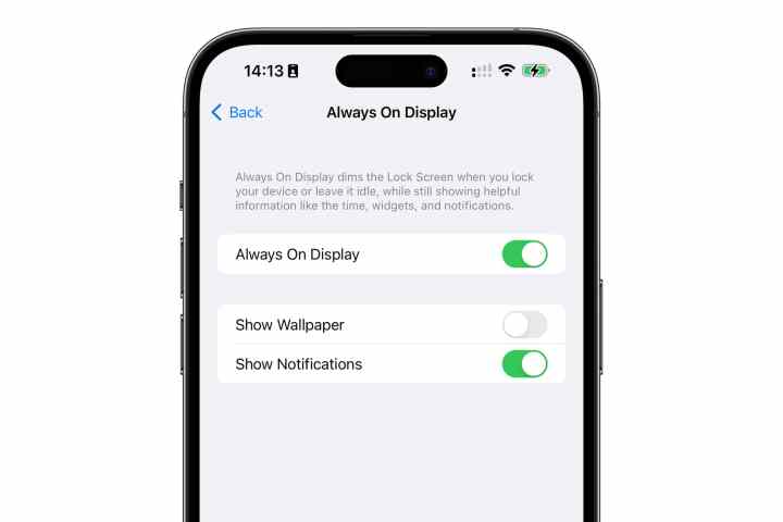 Always on display setting to disable wallpaper on iPhone 14 Pro.