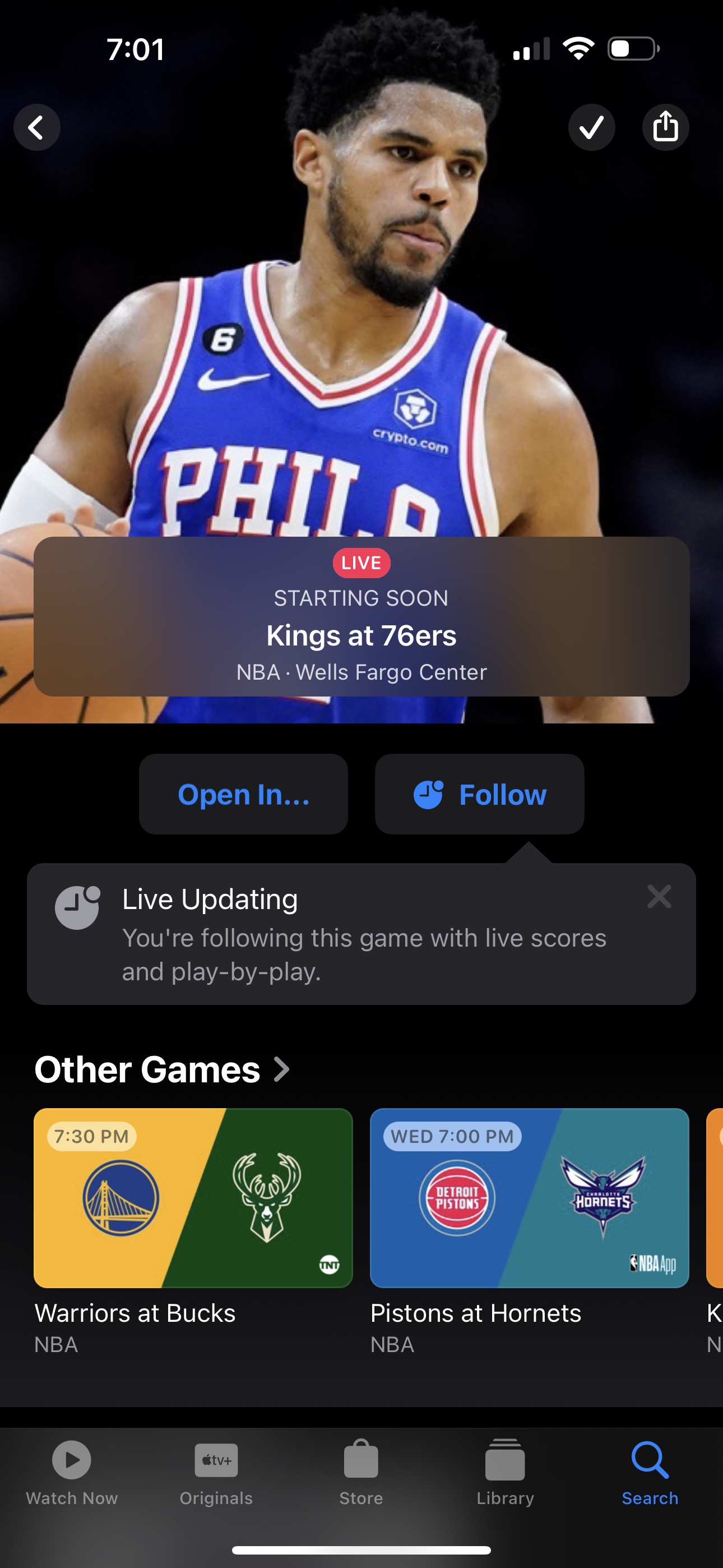 Un partido de la NBA en directo en la aplicación Apple TV.