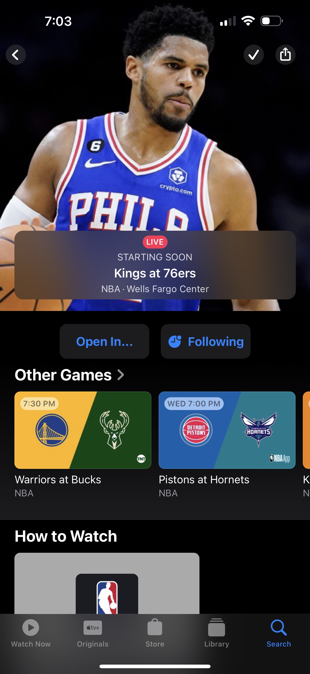 Un partido de la NBA en directo en la aplicación Apple TV.