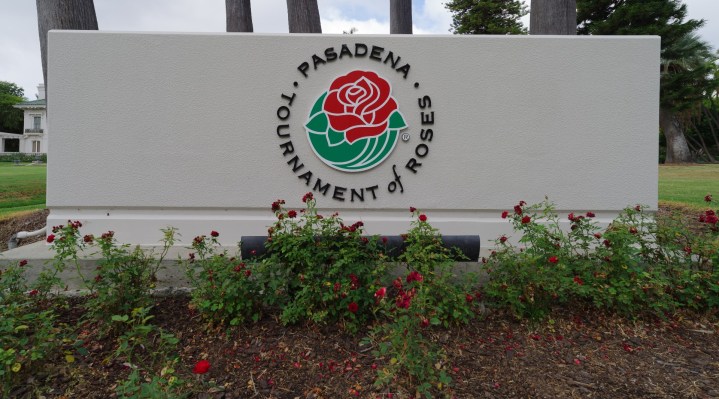 The official sign for the Rose Bowl Parade.