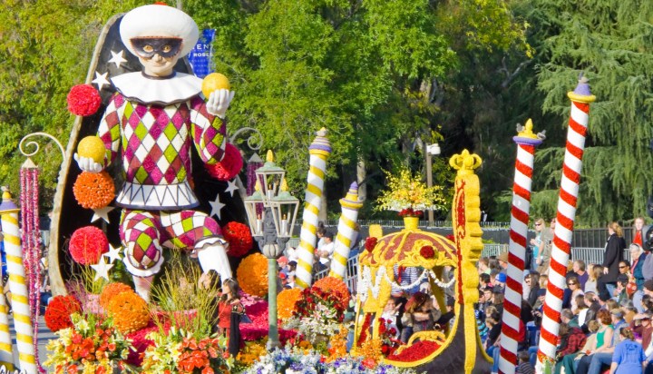A float travels down the street at the Rose Bowl Parade.