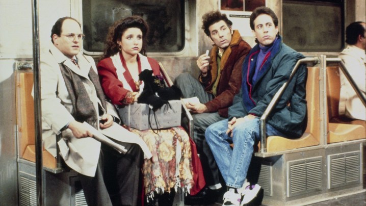 Cuatro personas viajan en metro en Seinfeld.