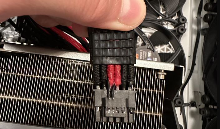 Melted 12VHPWR connector made by CableMod for the RTX 4090.