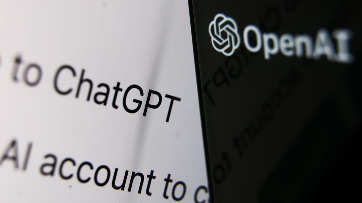 ChatGPT और OpenAI लोगो का क्लोज़ अप।