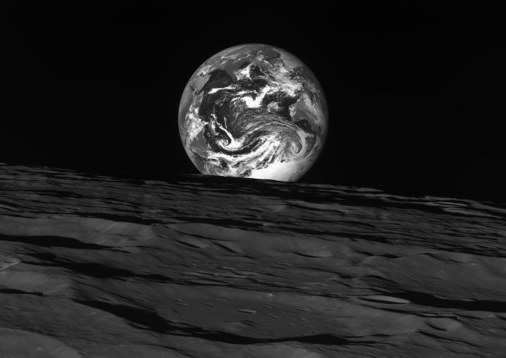 Foto scattata il 24 dicembre a 344 km sopra la luna