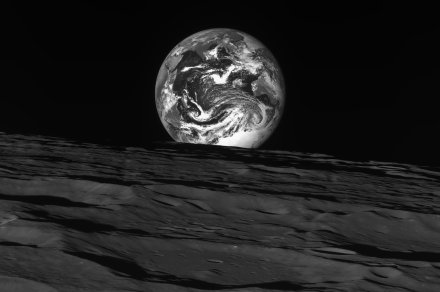 South Korean lunar orbiter takes gorgeous images of Earth
