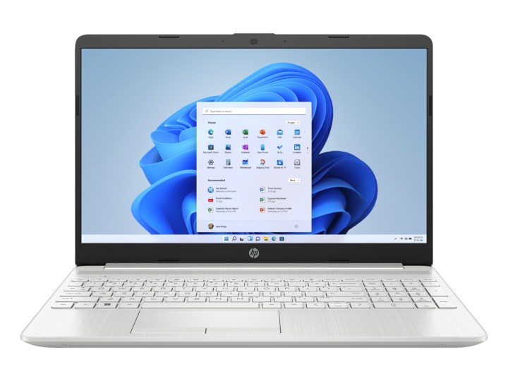 O laptop HP 15-dw4047nr de 15,6 polegadas contra um fundo branco.