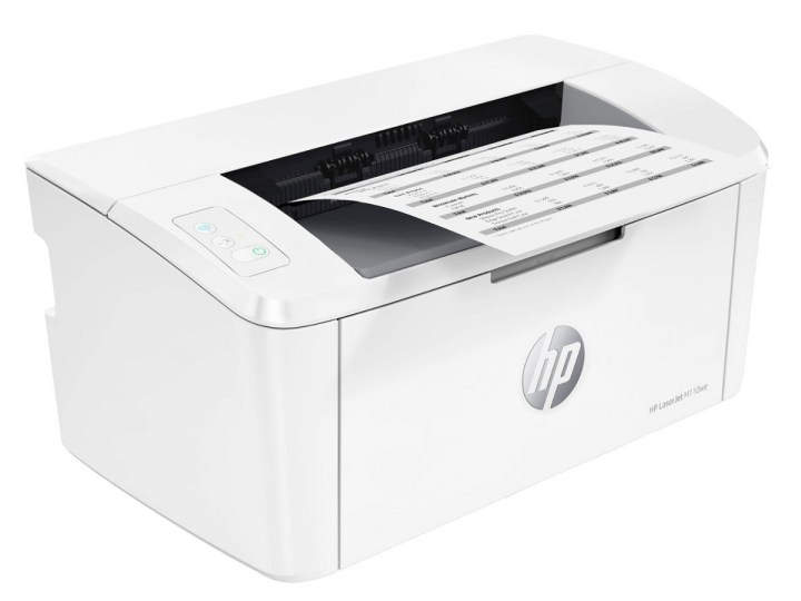 چاپگر لیزری سیاه و سفید بی سیم HP LaserJet M110we در پس زمینه روشن یک سند را چاپ می کند.