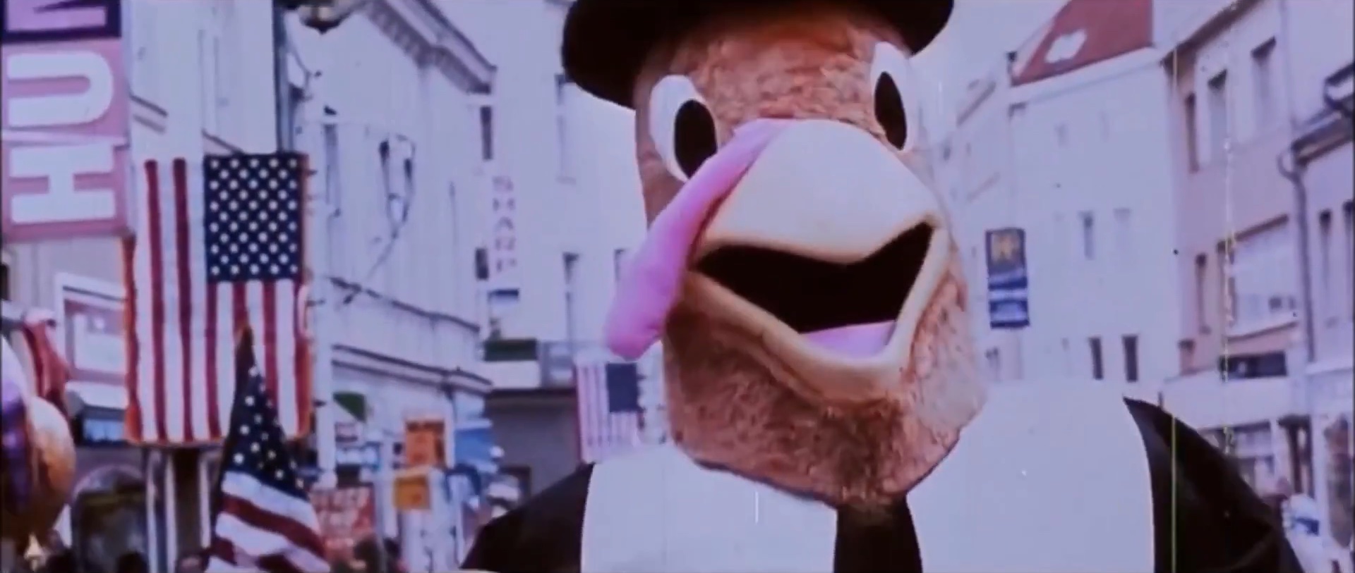 Un hombre disfrazado de pavo en el tráiler de Eli Roth's "Acción de gracias" en "Molienda."