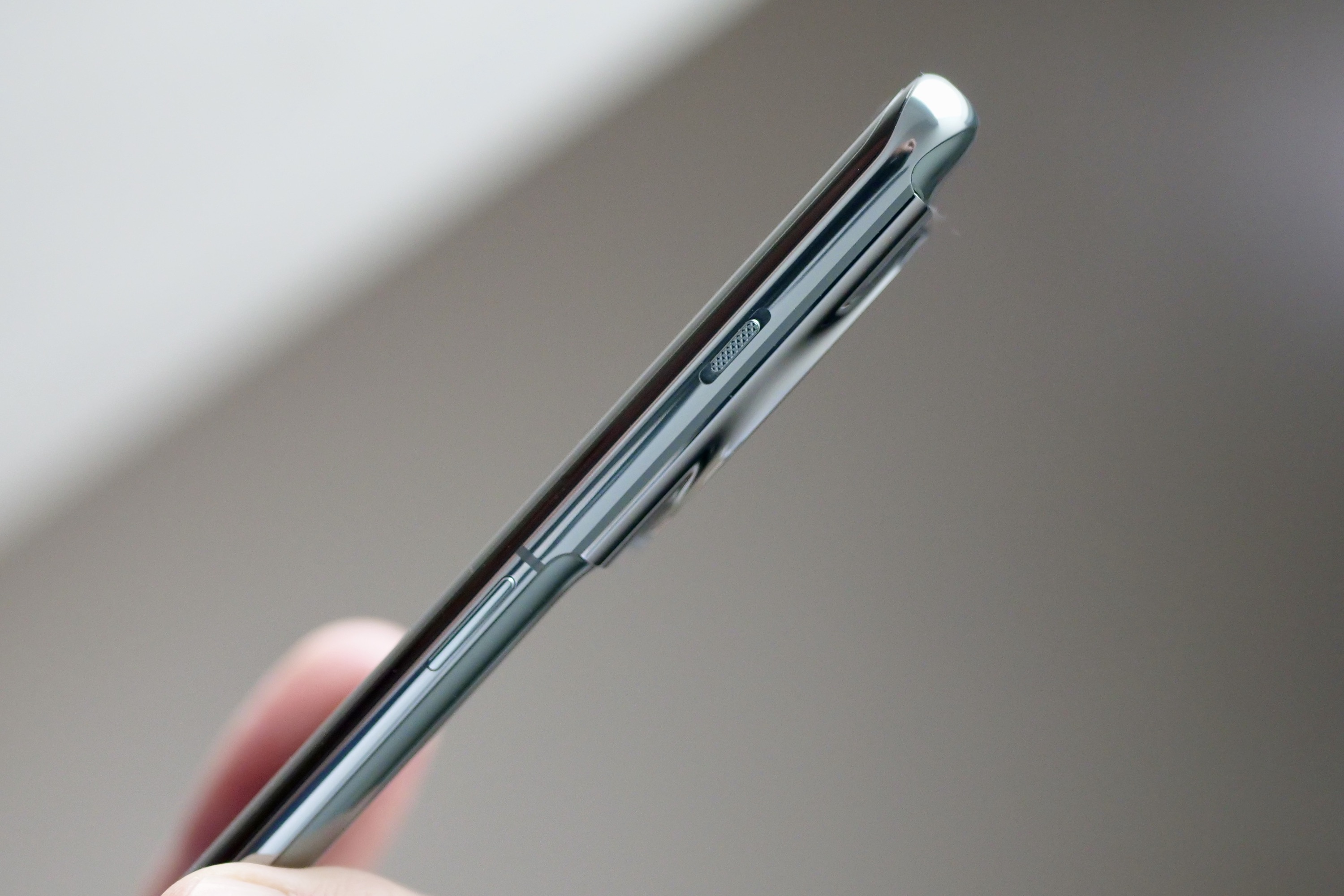 oneplus 11 buds pro 2 pre launch photos hands on alert slider side