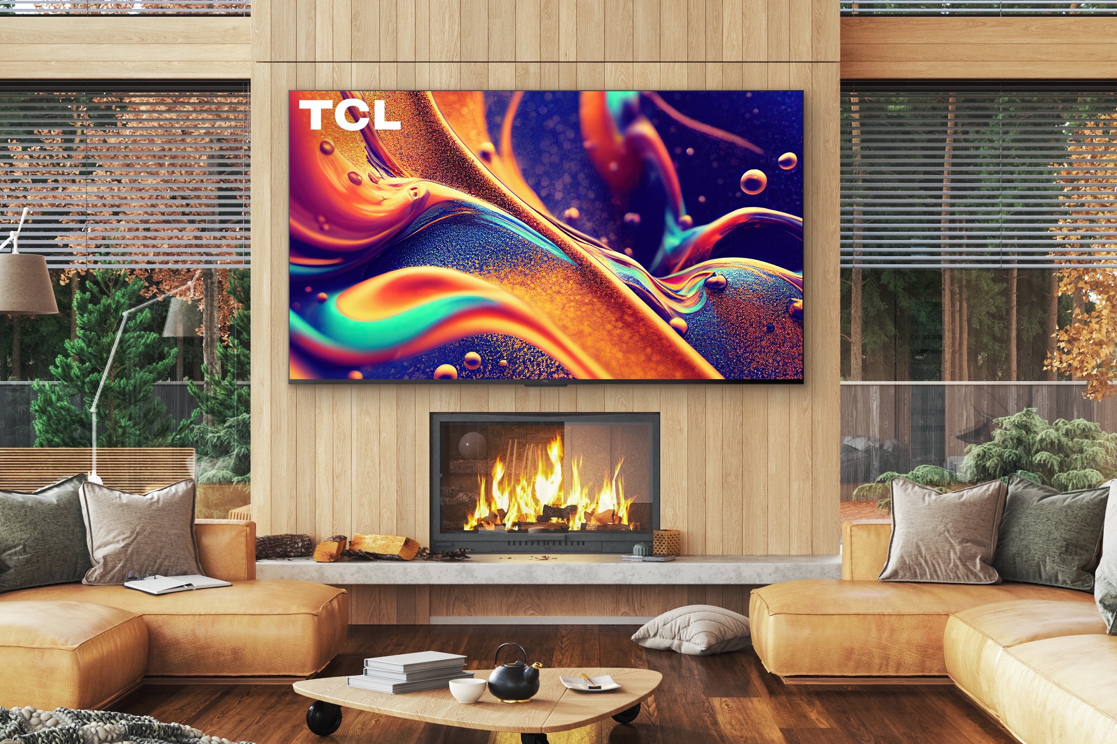 客厅中的壁炉上方安装了 2023 款 TCL QM8 4K 迷你 LED QLED 电视。