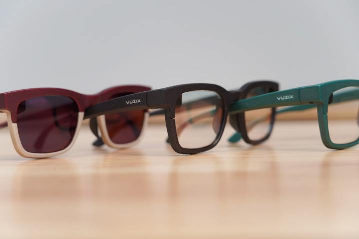 Os wearables Vuzix AR são notavelmente finos, como óculos comuns.