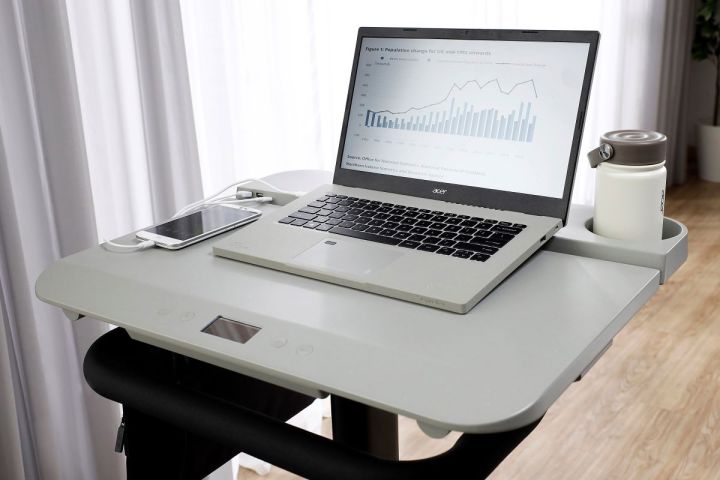 El escritorio Acer eKinekt BD 3 de cerca.