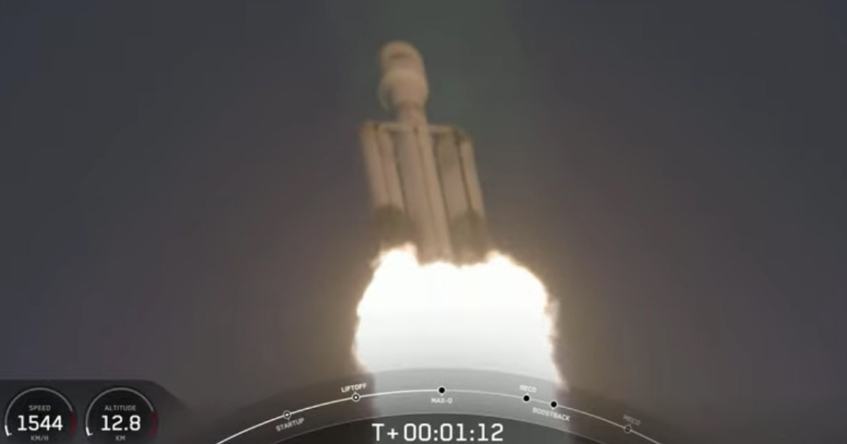 Regardez les moments clés du voyage Falcon Heavy du triple booster de SpaceX