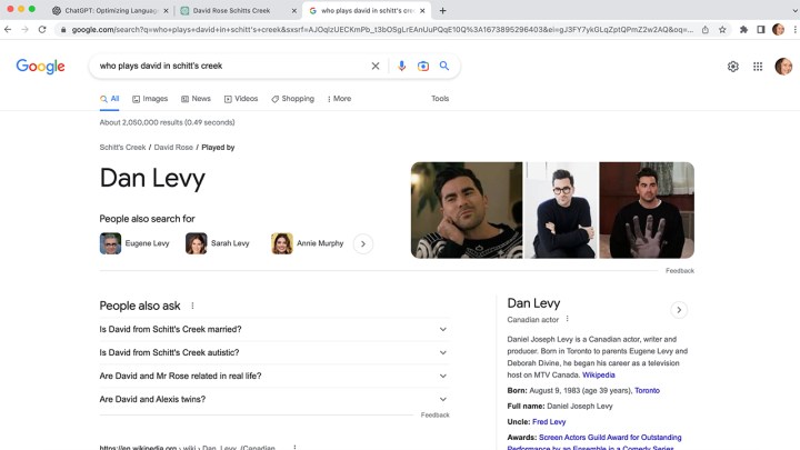 Perguntando ao Google quem interpreta David em Schitt's Creek.