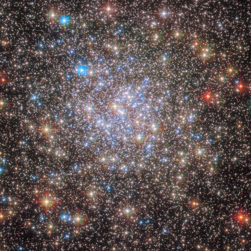 Hubble snaps a cluster in our galaxy bursting with
stars