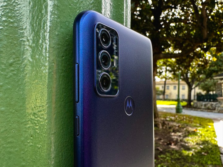 Moto G Play (2023) camera and buttons angled slightly