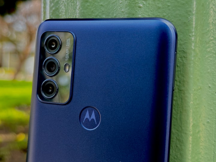 Moto G Play (2023) camera and fingerprint sensor