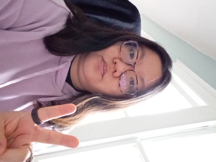 Christine Romero-Chan selfie con Moto G Play (2023)