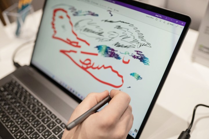 Writing on a laptop screen with the MSI Pen 2.