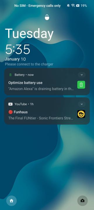 A notification about "battery optimization" on the OnePlus 10 Pro.