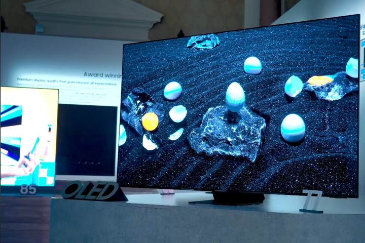 Il Samsung S95C in mostra al CES 2023.
