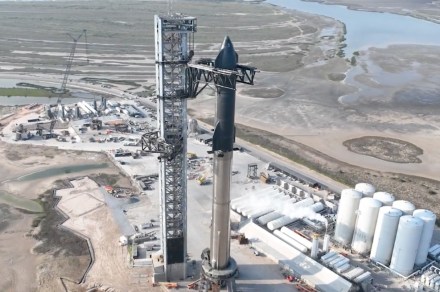 SpaceX stacks mighty Super Heavy rocket as it eyes February test launch
