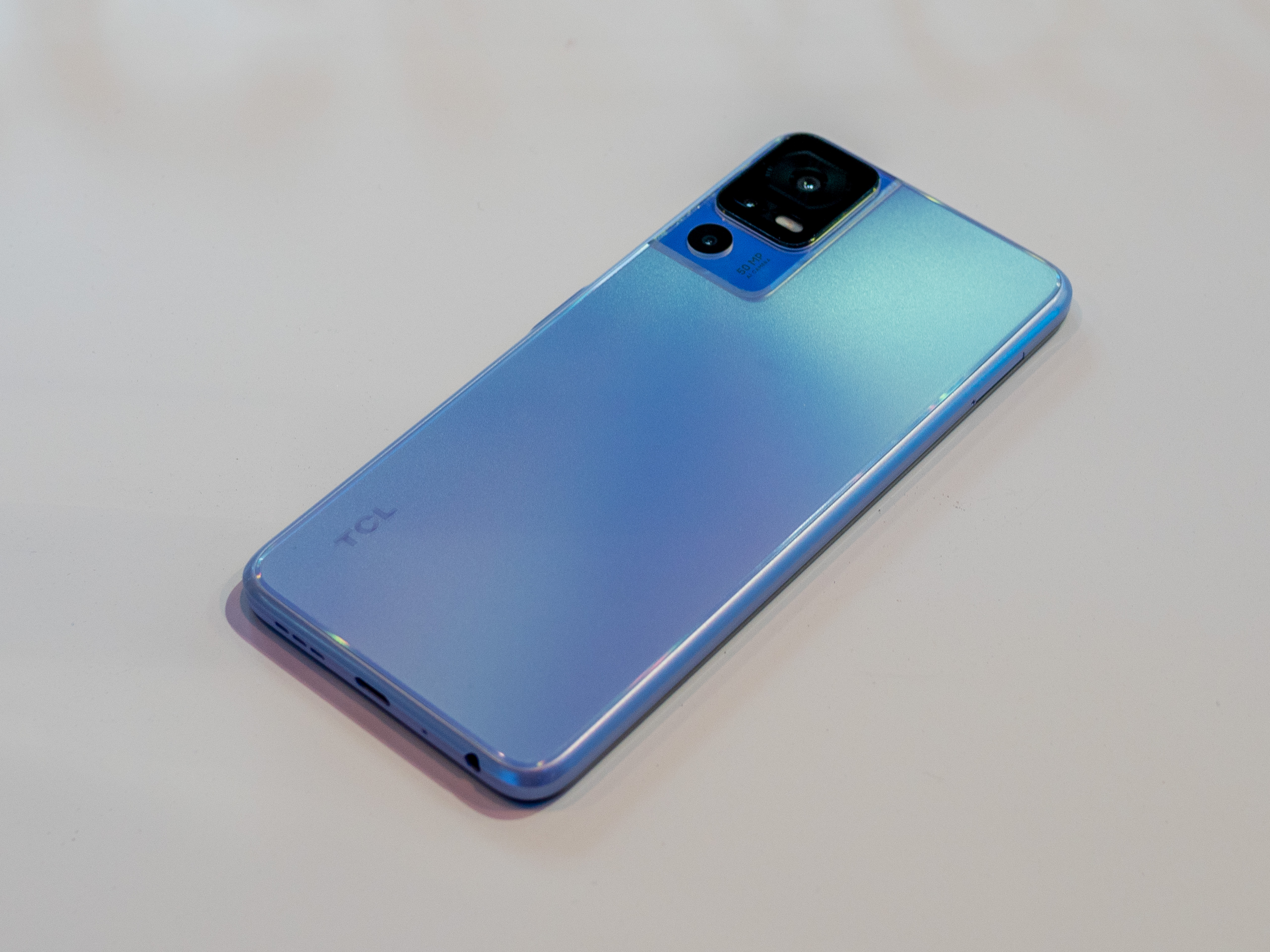 TCL 40 SE wows CES 2023 with surprising display and camera specs