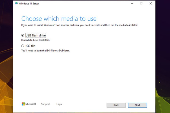 Installazione della configurazione di Windows 11 su un'unità USB.