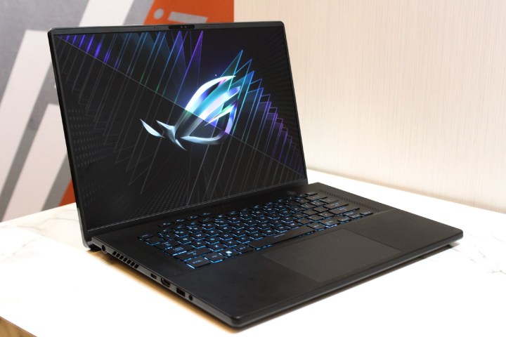 ROG Zephyrus M16 on a demo table.