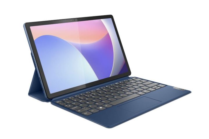 Das Lenovo IdeaPad Duet 3i ist von seiner Tastatur abnehmbar, wodurch es als kleineres und tragbareres Tablet vielseitig einsetzbar ist.