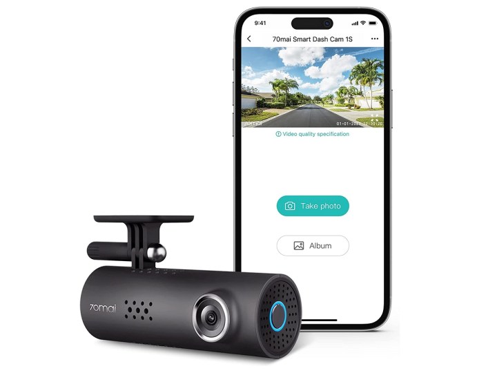 The 70mai Smart Dash Cam 1S and its mobile app.