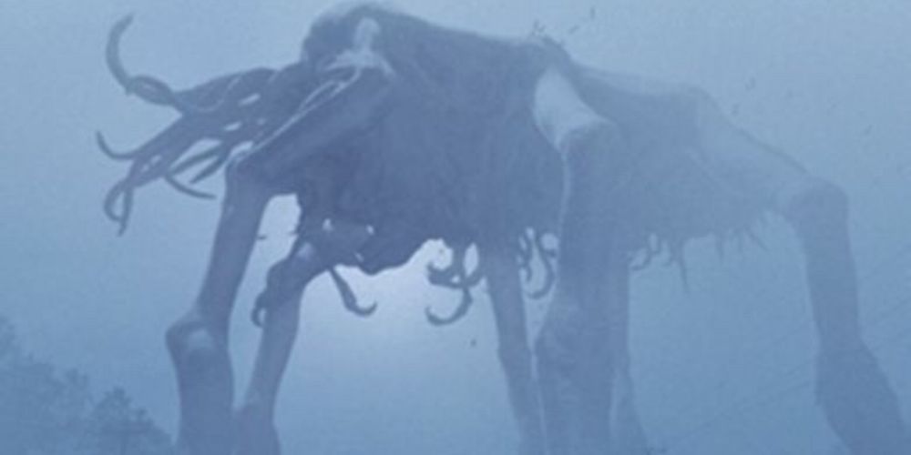 Um monstro gigante é visto na névoa em The Mist.
